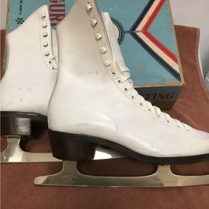 Hyde Olympic figure ice skates Women’s girl’s 6 vintage EUC Crusader blades 🎄❄️